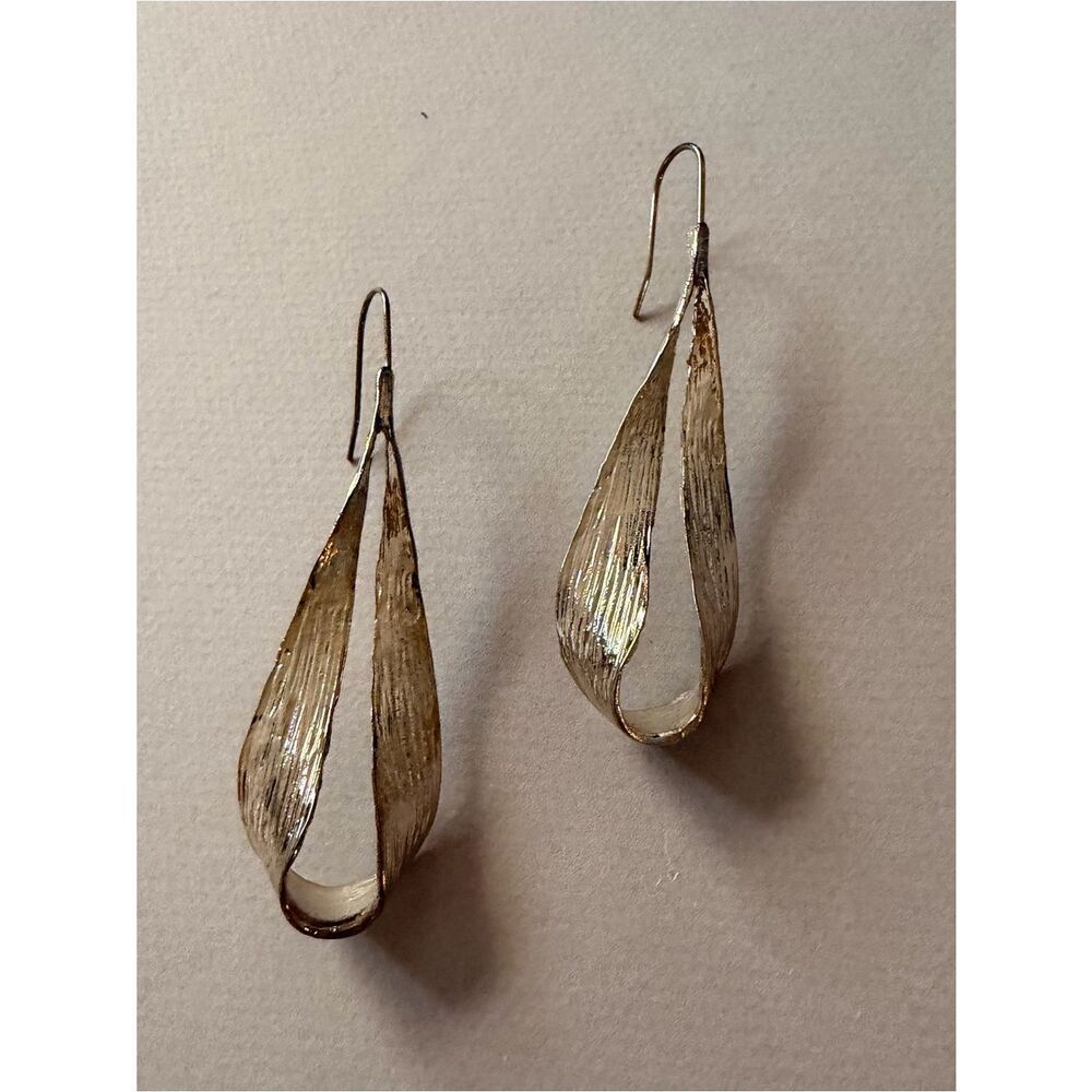 Sculpted Silver Drop Earrings A1996 - Picture 3 of 3